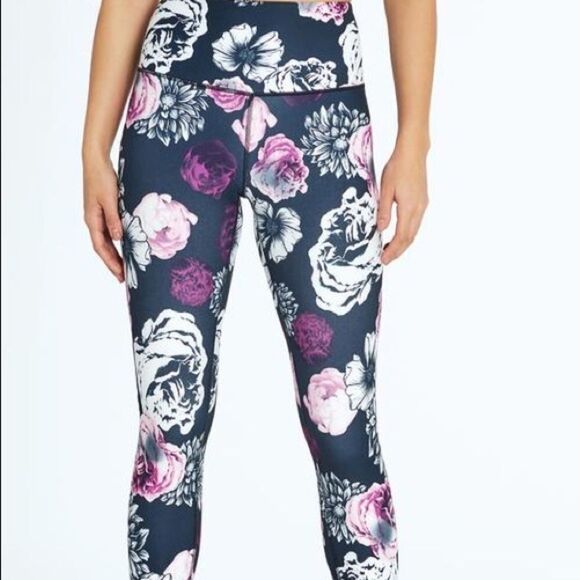 Balance collection floral High Waist Capri‎ - Picture 2 of 8